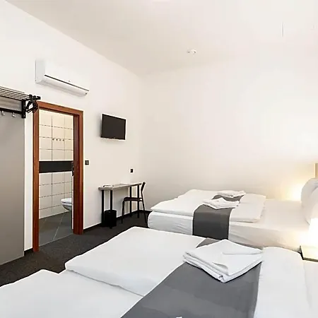 Narodni 3* Praga